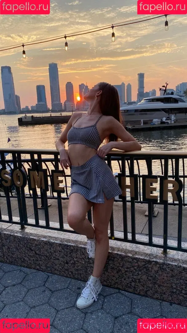 Lea Elui Onlyfans Photo Gallery 