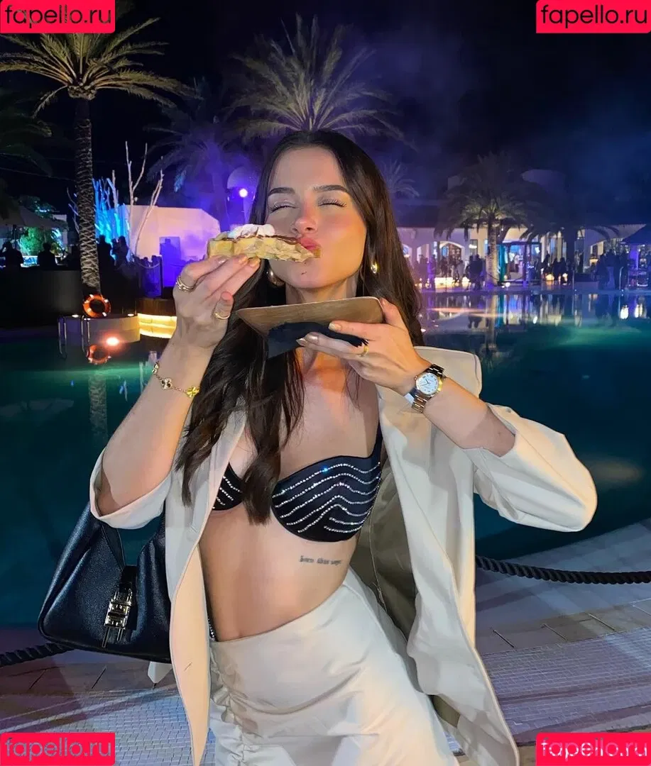 Lea Elui Onlyfans Photo Gallery 