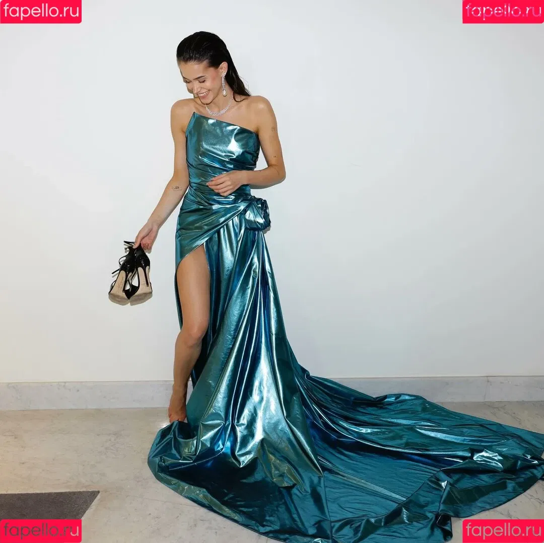 Lea Elui Onlyfans Photo Gallery 