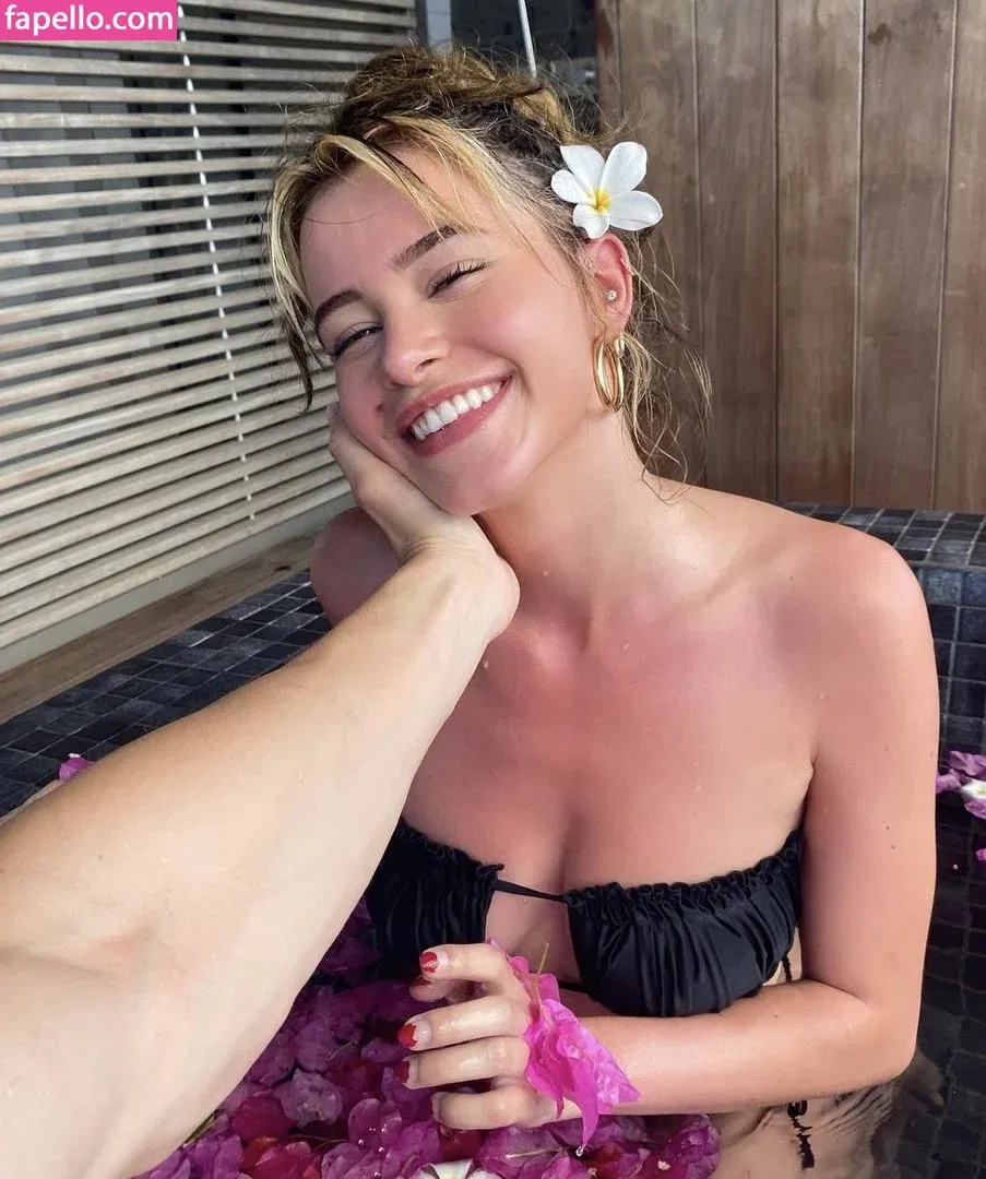 Lea Elui Onlyfans Photo Gallery 