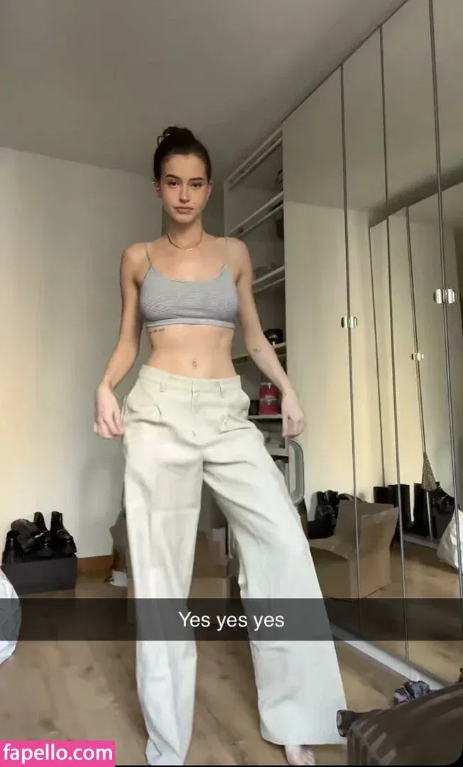 Lea Elui Onlyfans Photo Gallery 