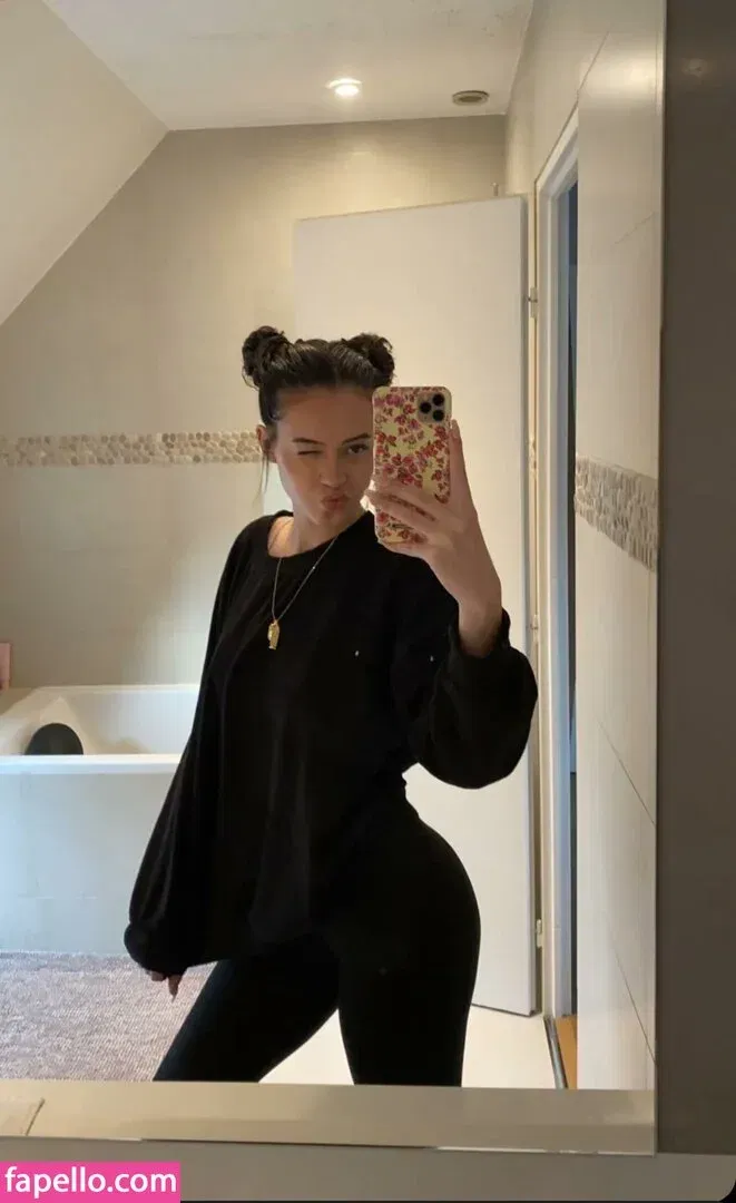 Lea Elui Onlyfans Photo Gallery 