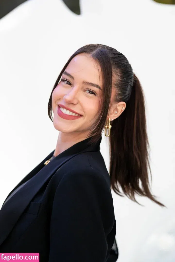 Lea Elui Onlyfans Photo Gallery 