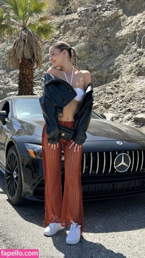 Lea Elui Onlyfans Photo Gallery 