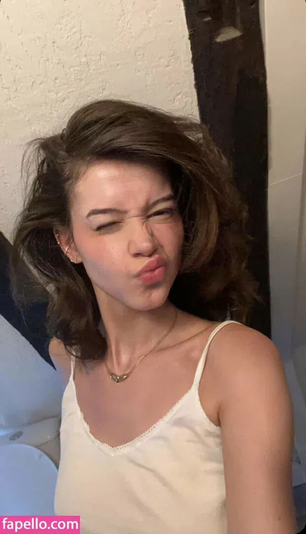 Lea Elui Onlyfans Photo Gallery 