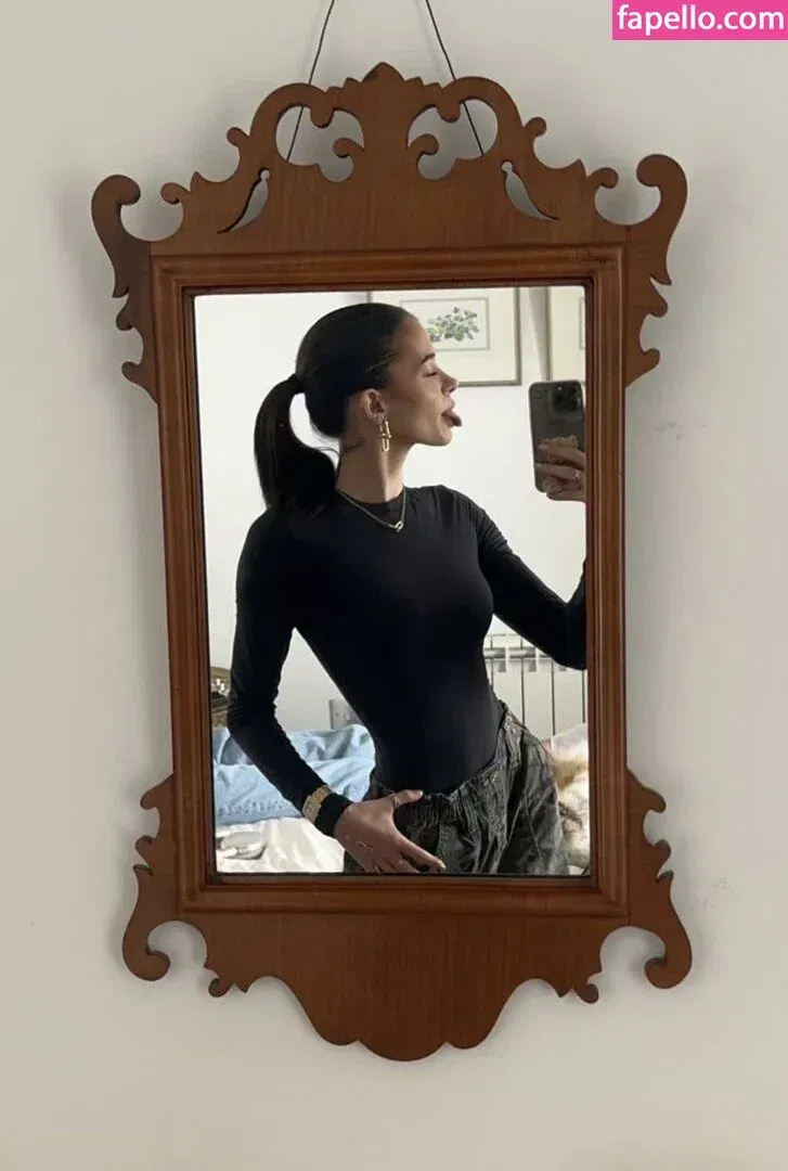 Lea Elui Onlyfans Photo Gallery 