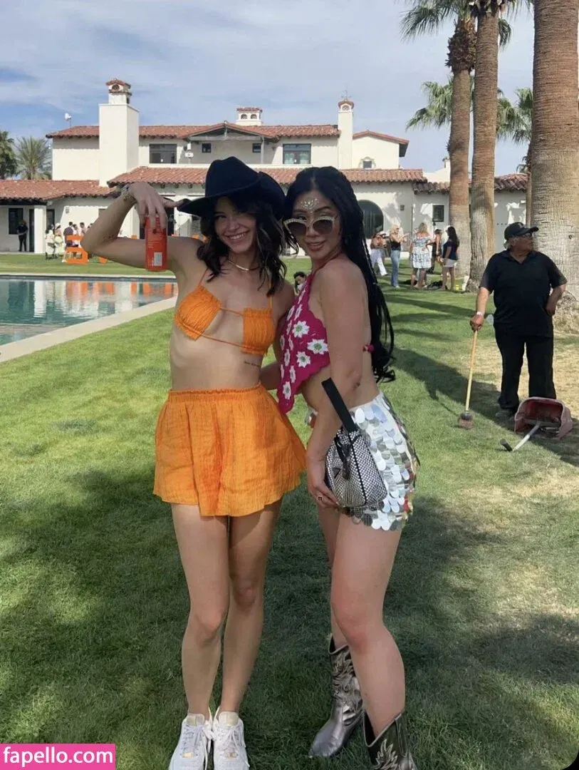 Lea Elui Onlyfans Photo Gallery 