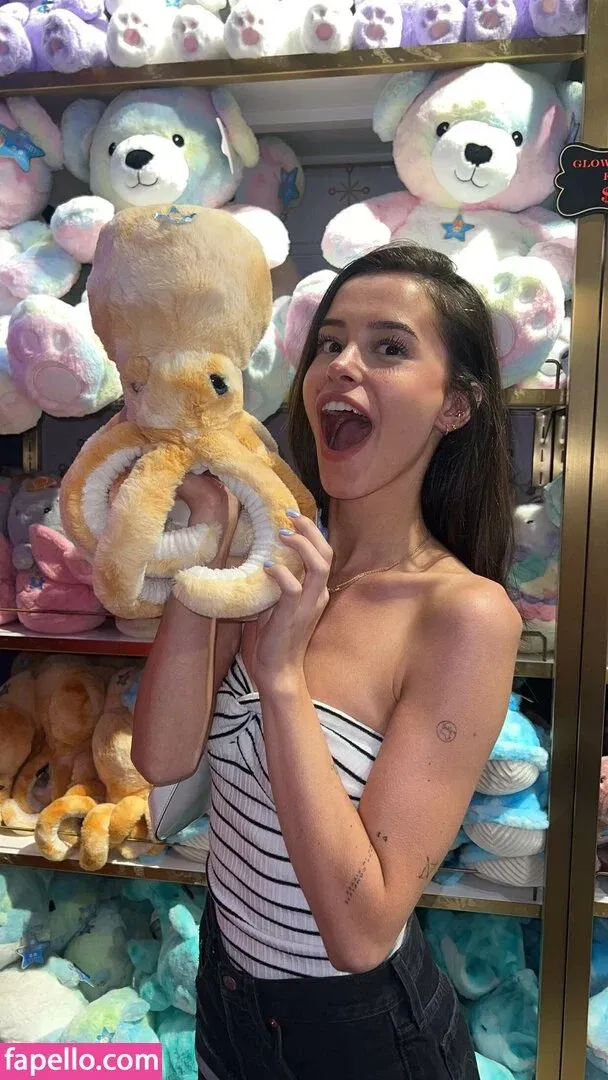 Lea Elui Onlyfans Photo Gallery 