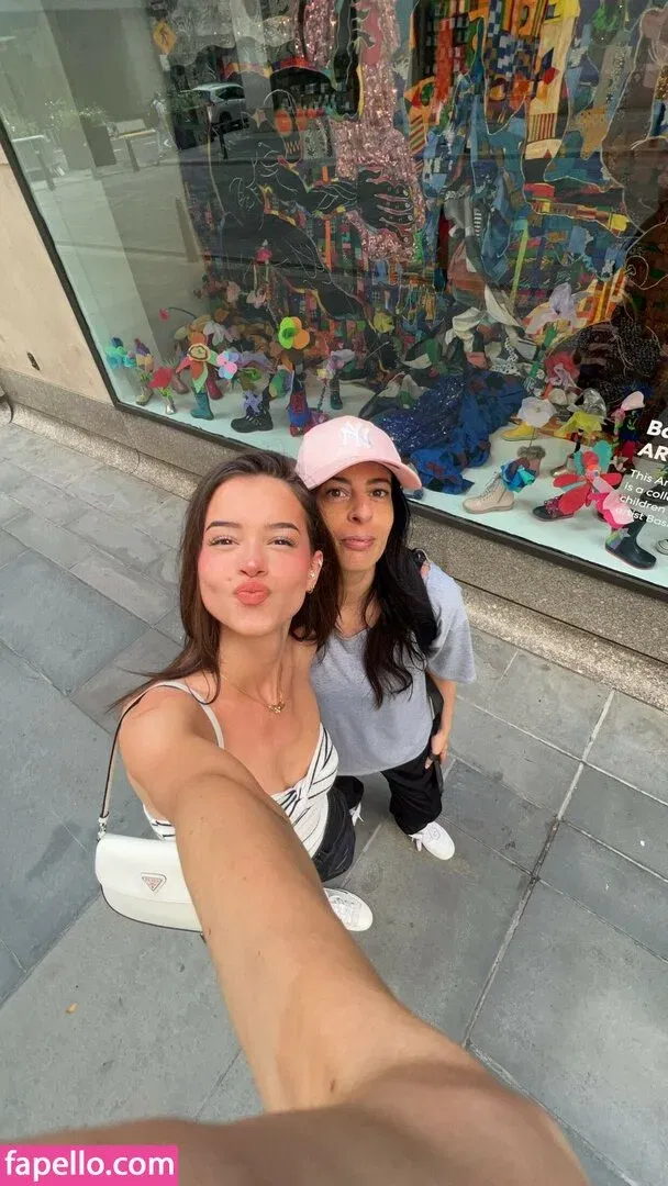 Lea Elui Onlyfans Photo Gallery 