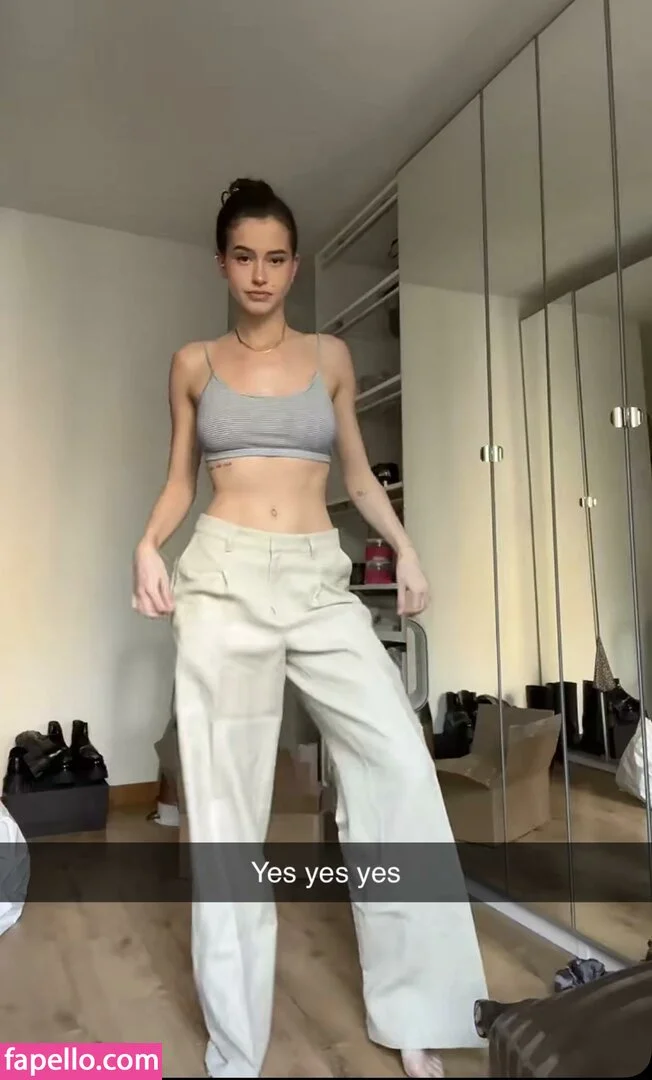 Lea Elui Onlyfans Photo Gallery 