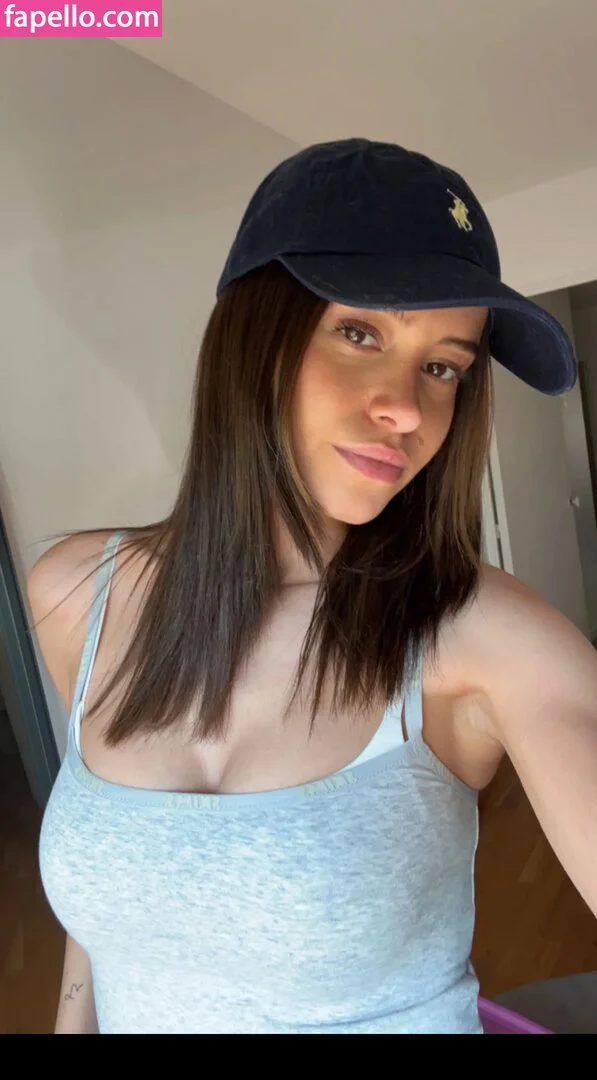 Lea Elui Onlyfans Photo Gallery 