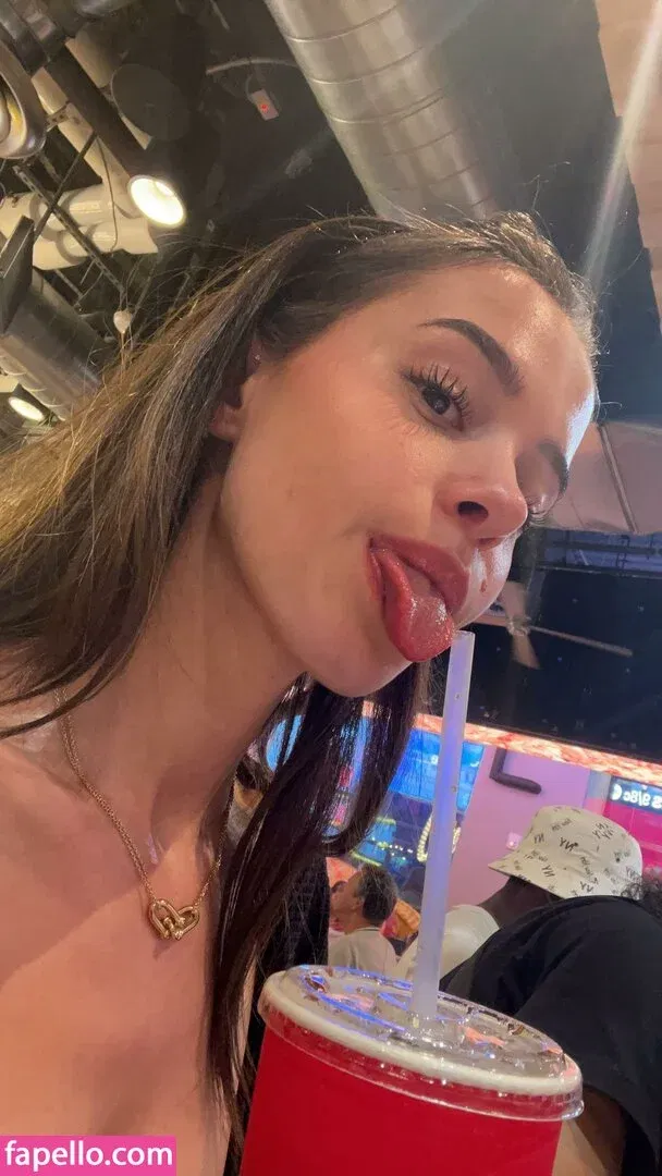 Lea Elui Onlyfans Photo Gallery 