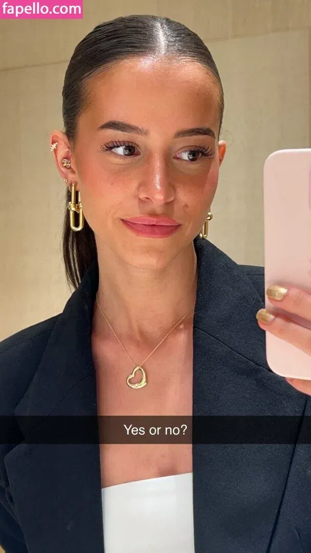 Lea Elui Onlyfans Photo Gallery 