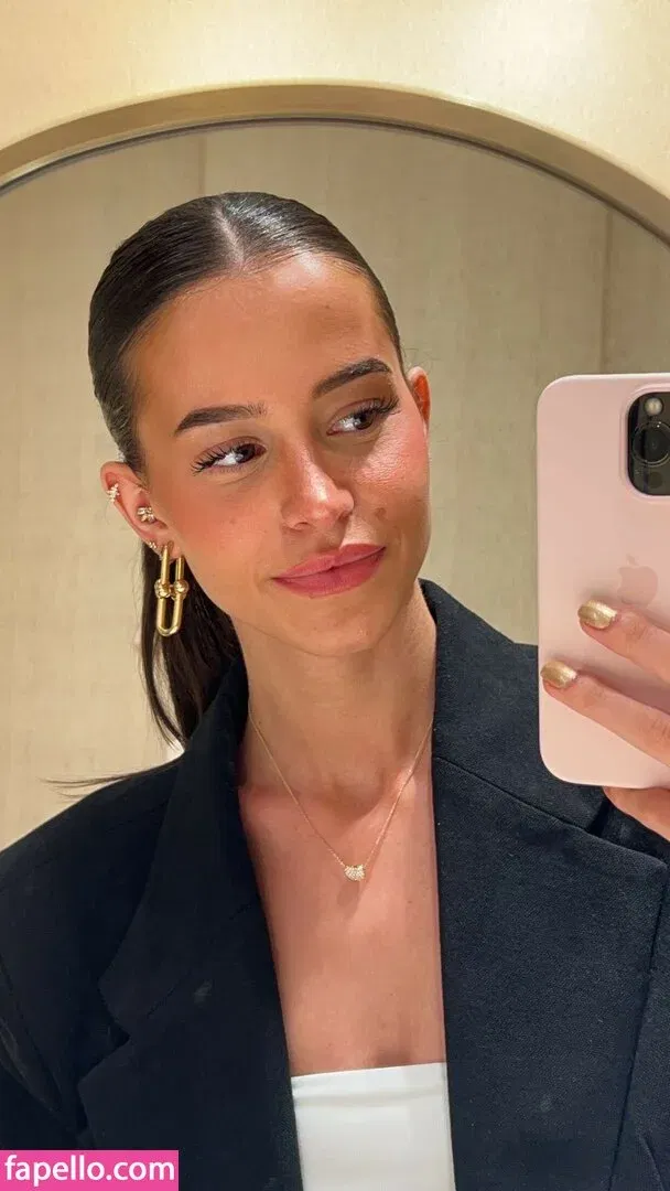 Lea Elui Onlyfans Photo Gallery 