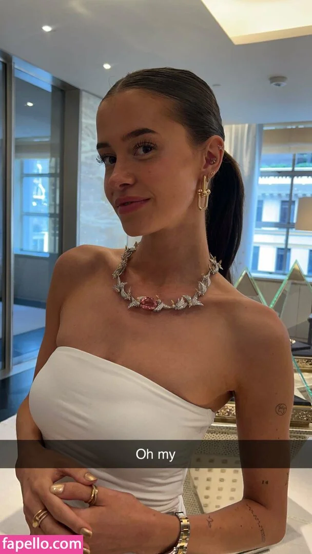 Lea Elui Onlyfans Photo Gallery 