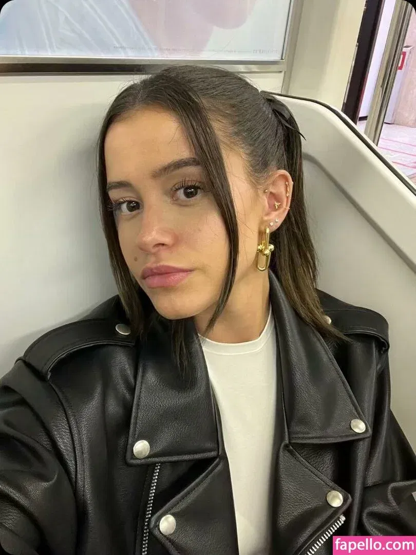 Lea Elui Onlyfans Photo Gallery 