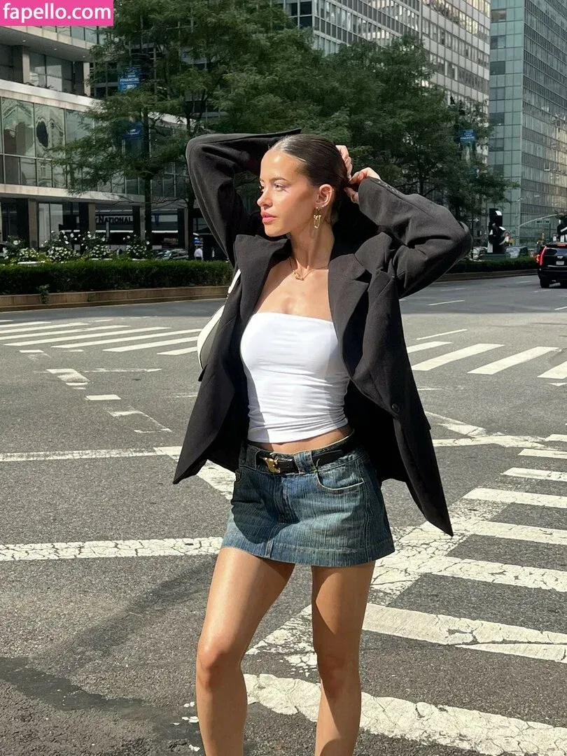 Lea Elui Onlyfans Photo Gallery 