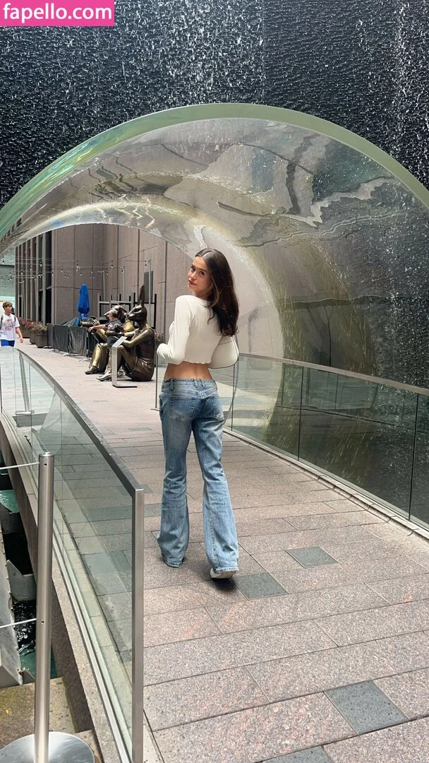 Lea Elui Onlyfans Photo Gallery 