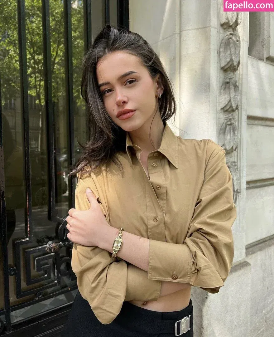 Lea Elui Onlyfans Photo Gallery 