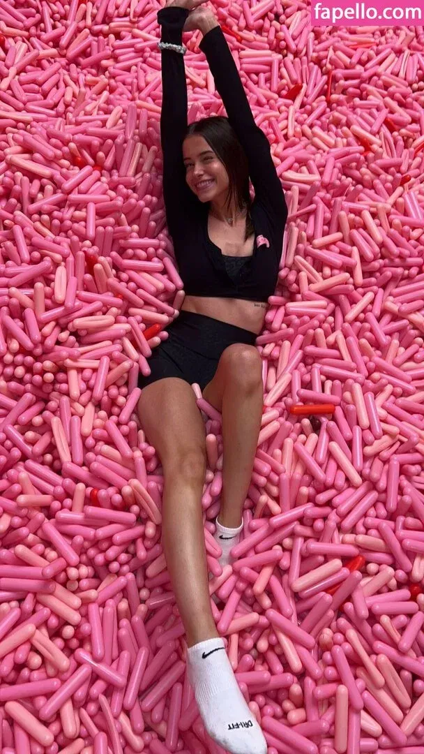 Lea Elui Onlyfans Photo Gallery 