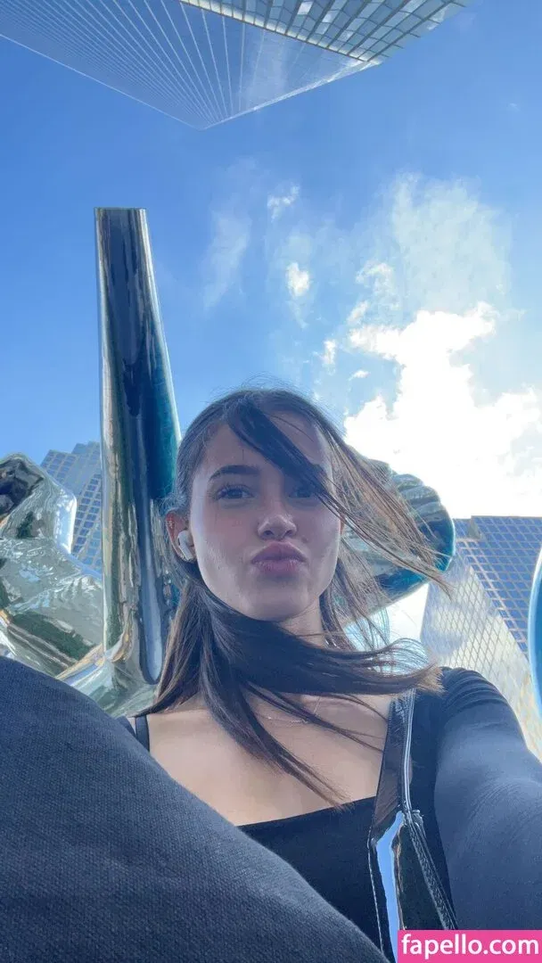 Lea Elui Onlyfans Photo Gallery 