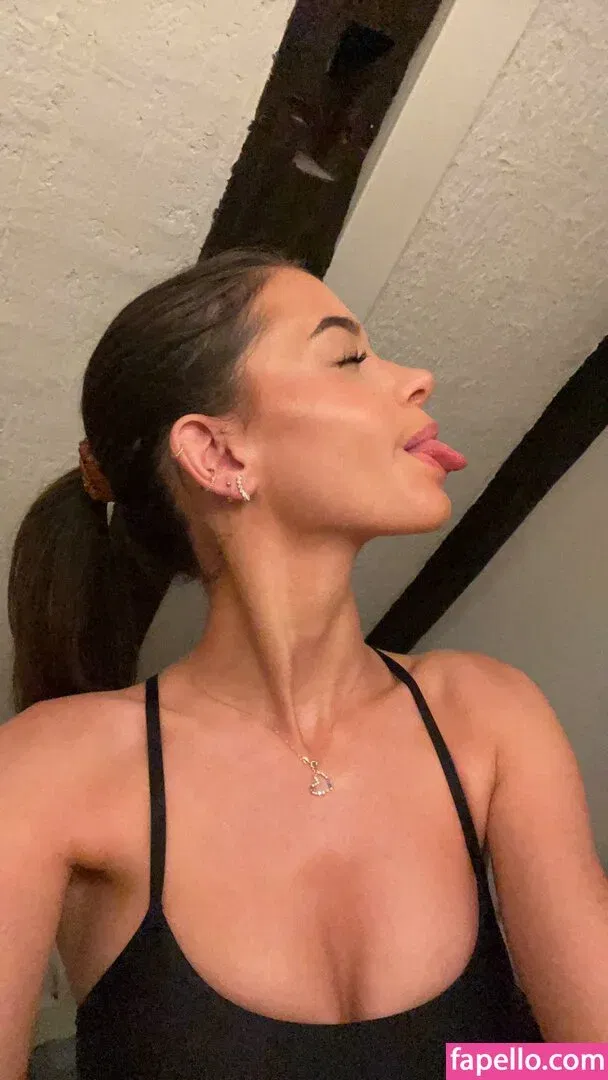 Lea Elui Onlyfans Photo Gallery 