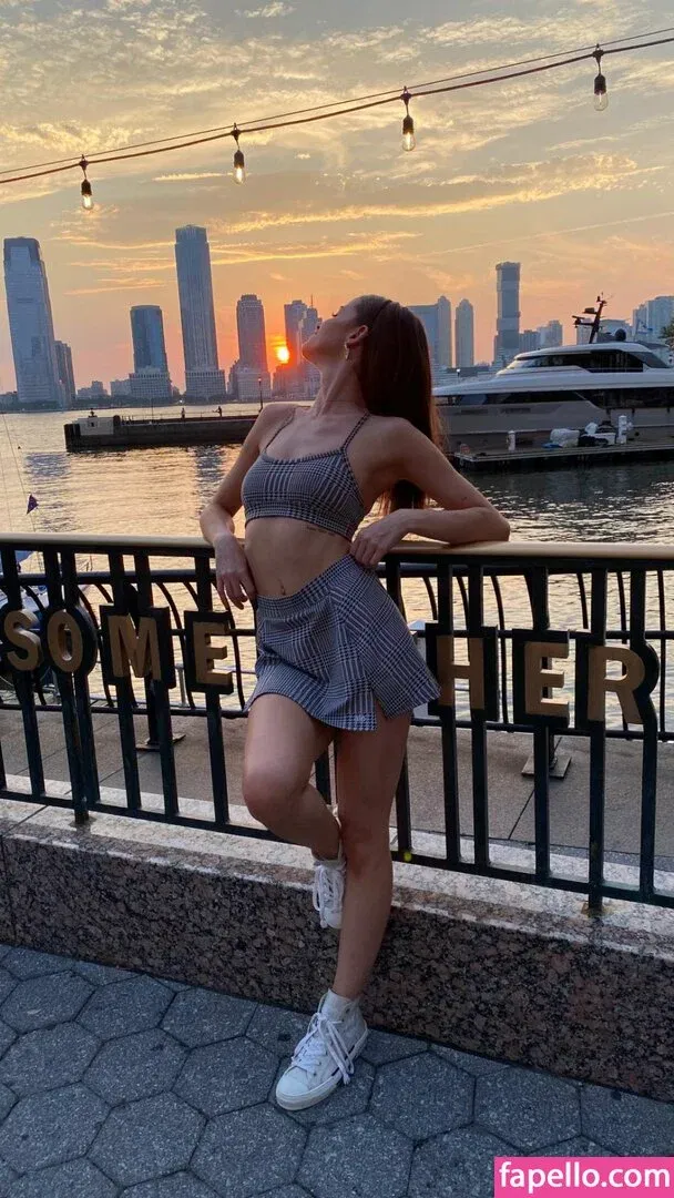 Lea Elui Onlyfans Photo Gallery 