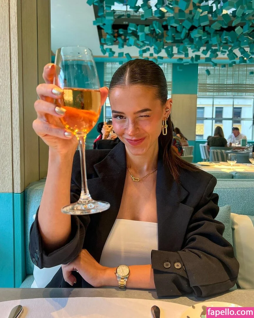 Lea Elui Onlyfans Photo Gallery 