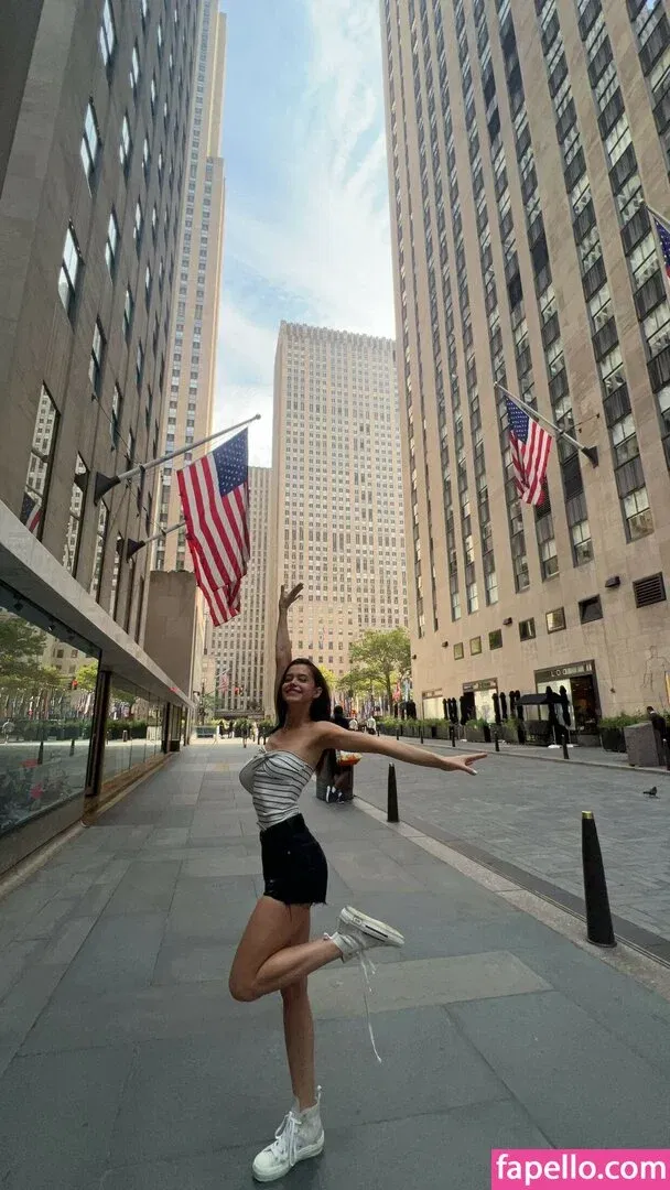 Lea Elui Onlyfans Photo Gallery 