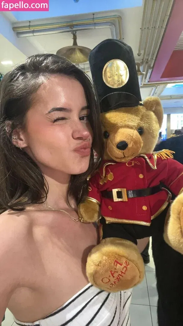 Lea Elui Onlyfans Photo Gallery 