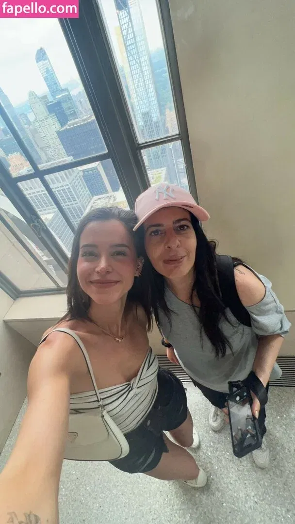 Lea Elui Onlyfans Photo Gallery 