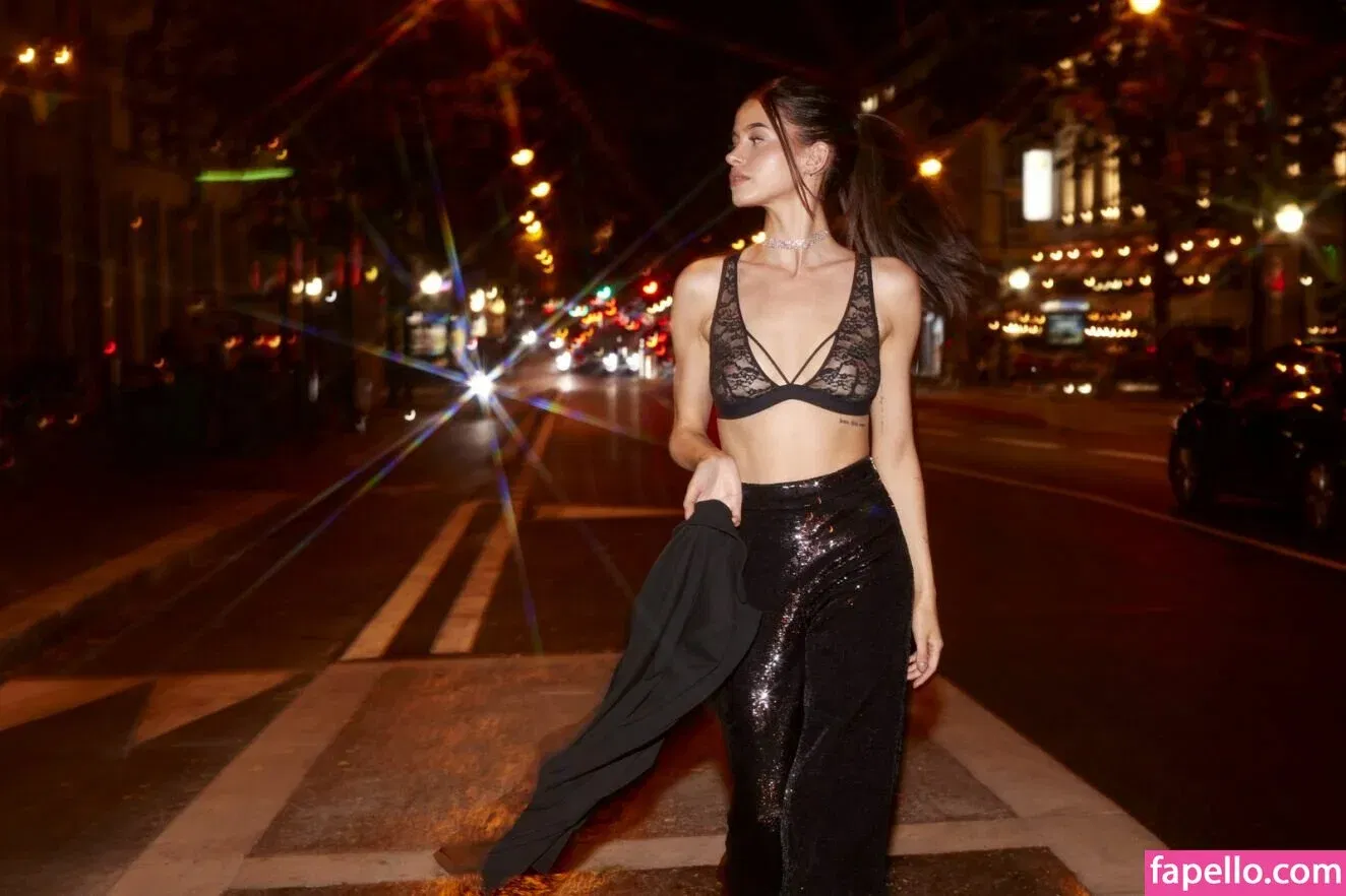 Lea Elui Onlyfans Photo Gallery 