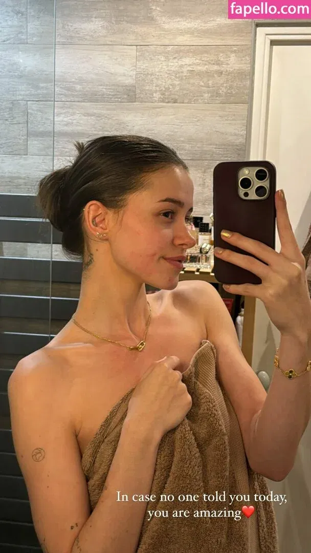 Lea Elui Onlyfans Photo Gallery 