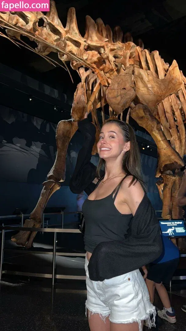 Lea Elui Onlyfans Photo Gallery 