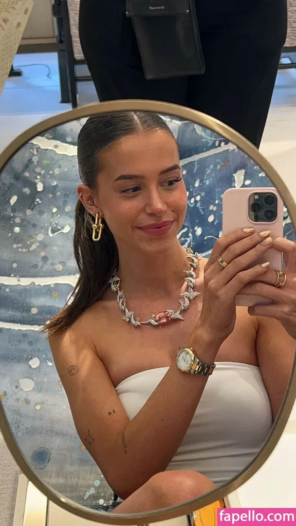 Lea Elui Onlyfans Photo Gallery 