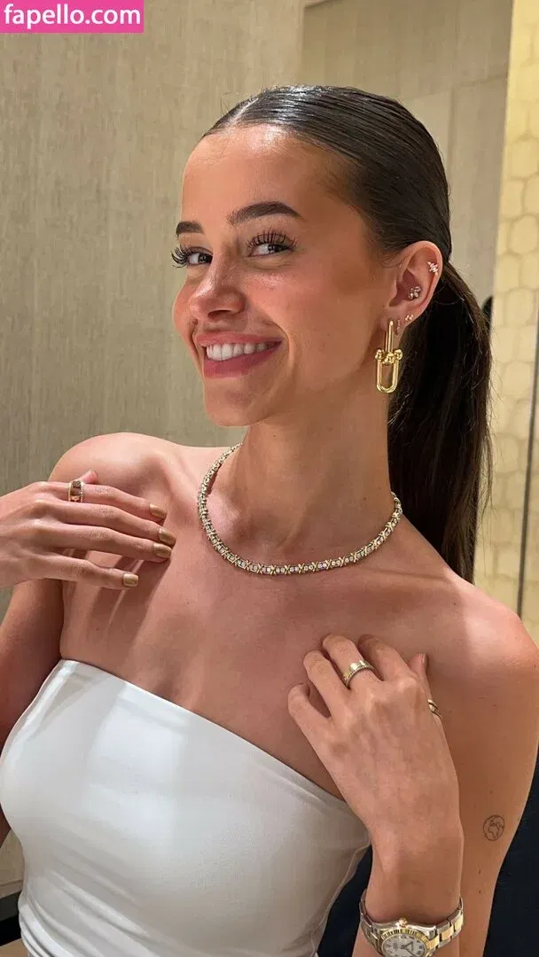 Lea Elui Onlyfans Photo Gallery 