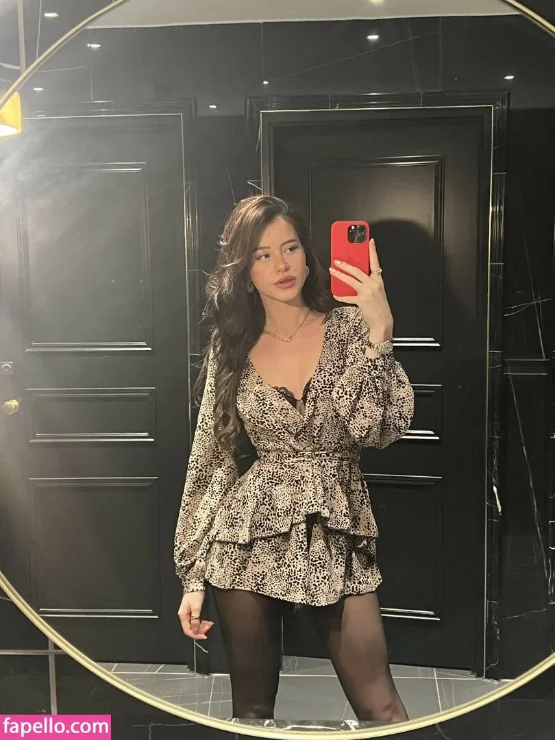 Lea Elui Onlyfans Photo Gallery 