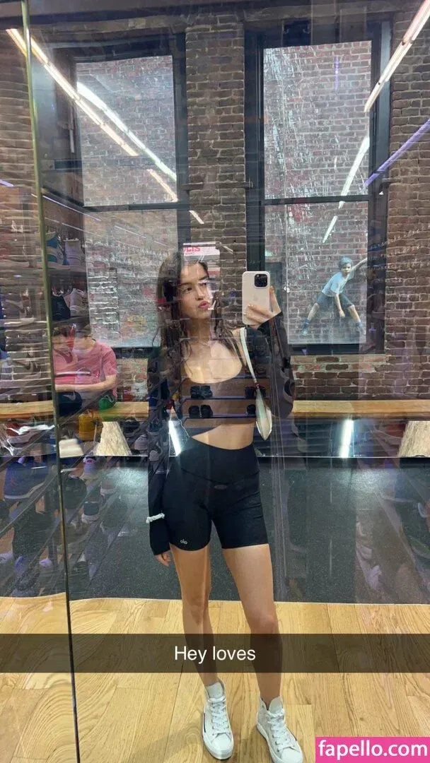 Lea Elui Onlyfans Photo Gallery 