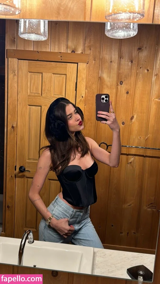 Lea Elui Onlyfans Photo Gallery 