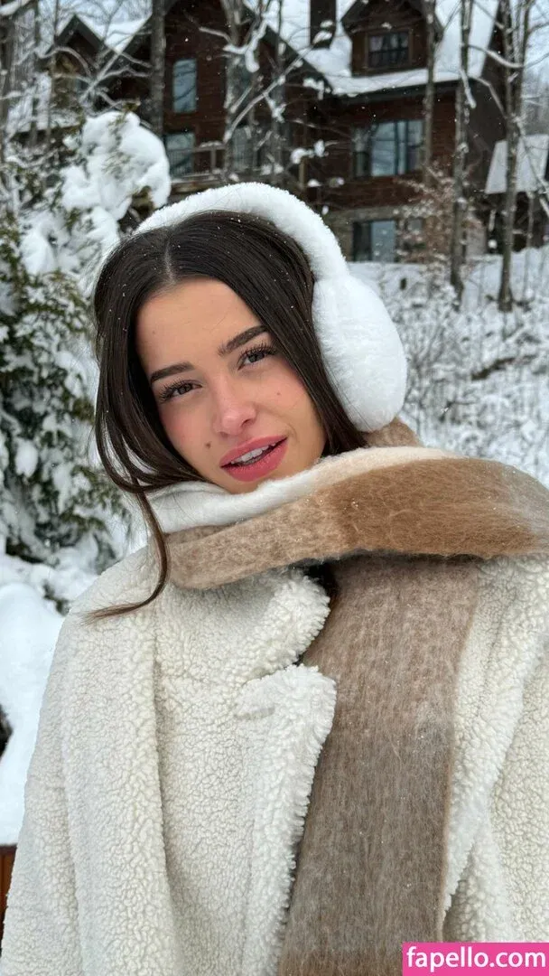 Lea Elui Onlyfans Photo Gallery 