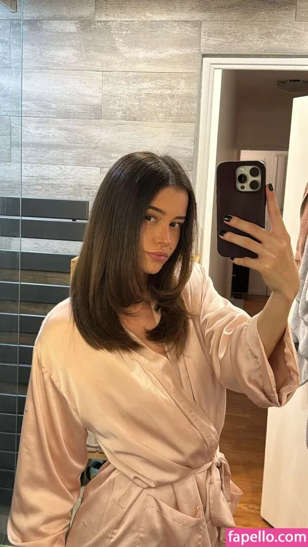 Lea Elui Onlyfans Photo Gallery 