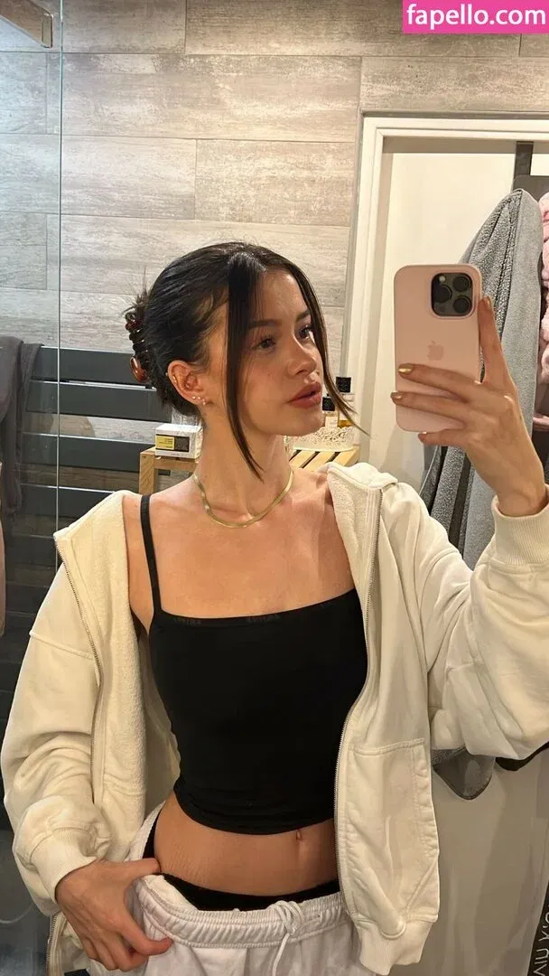 Lea Elui Onlyfans Photo Gallery 