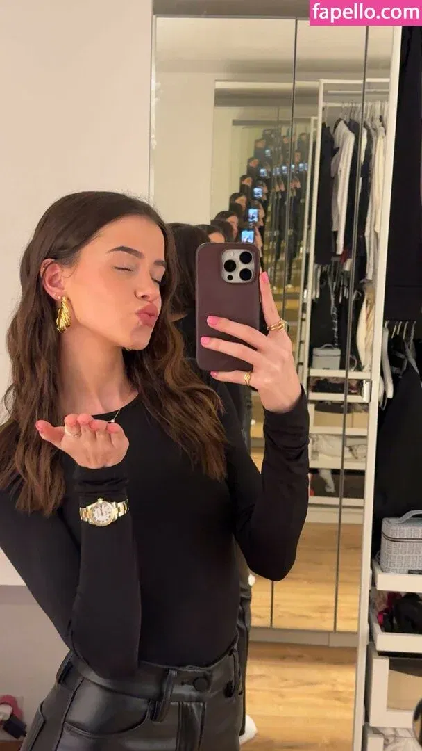 Lea Elui Onlyfans Photo Gallery 