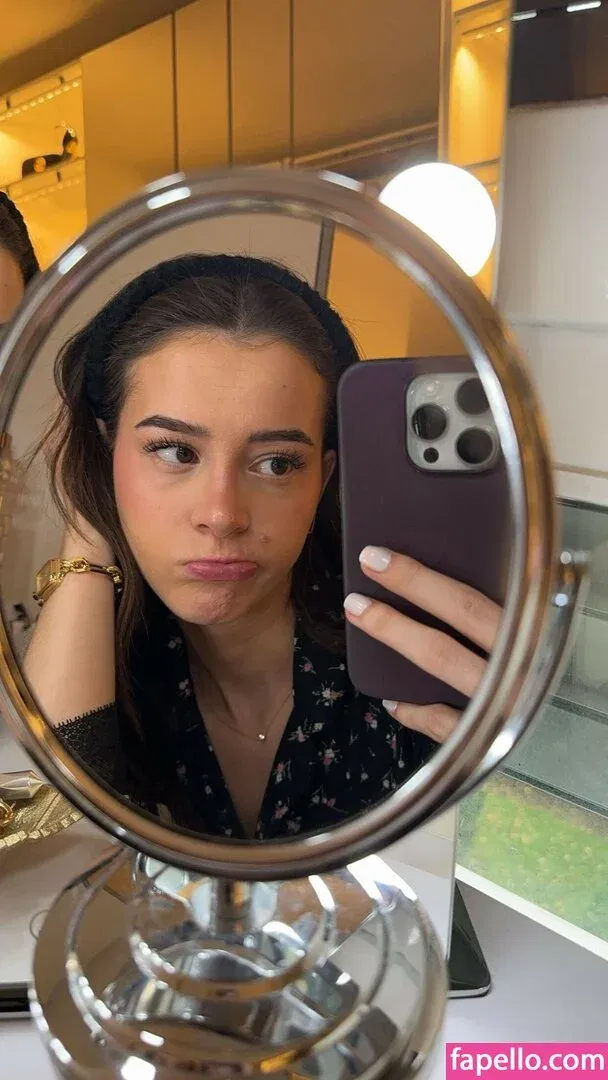 Lea Elui Onlyfans Photo Gallery 