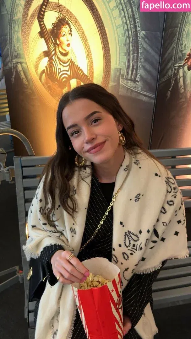 Lea Elui Onlyfans Photo Gallery 