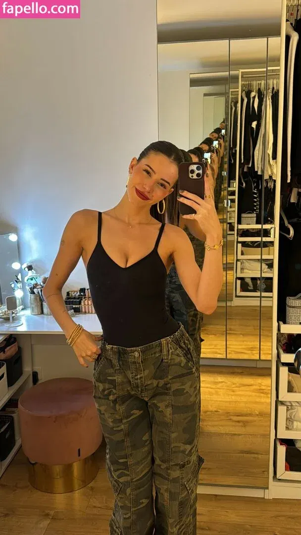 Lea Elui Onlyfans Photo Gallery 