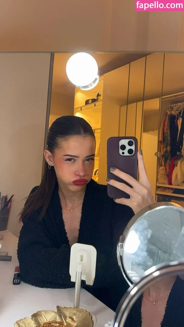 Lea Elui Onlyfans Photo Gallery 