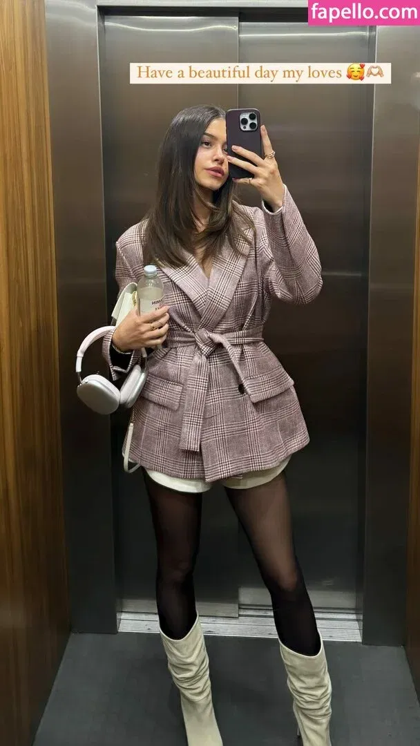 Lea Elui Onlyfans Photo Gallery 