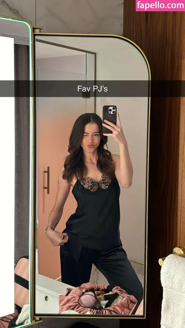 Lea Elui Onlyfans Photo Gallery 