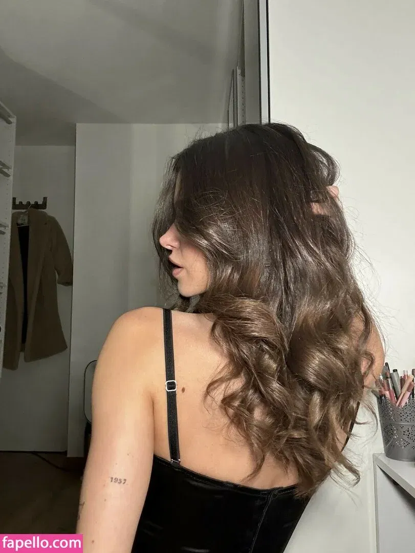 Lea Elui Onlyfans Photo Gallery 